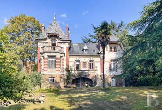 pays-de-loire - On the edge of Nantes,
 a villa set in tree-filled gardens of around 3,000 m²
